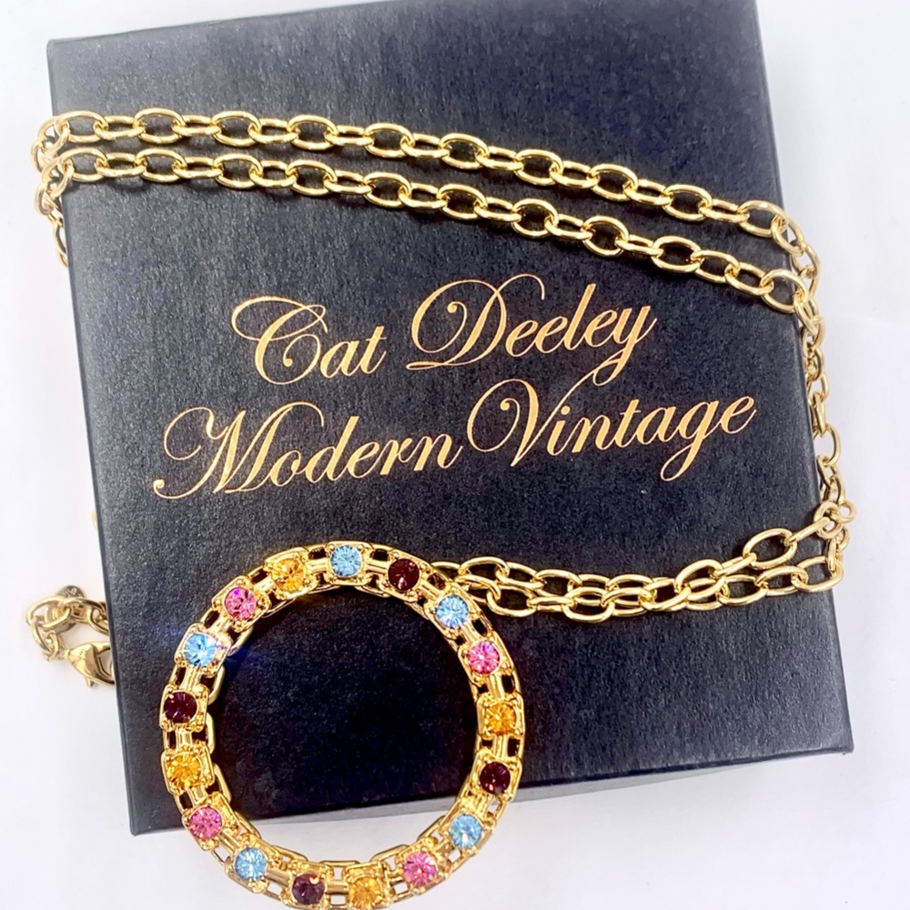 CAT DEELEY MODERN VINTAGE NECKLACE GOLD TONE RHINESTONE CIRCLE PENDANT
